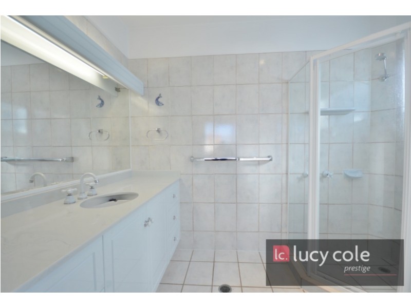 27 Mountbatten Avenue, Main Beach QLD 4217