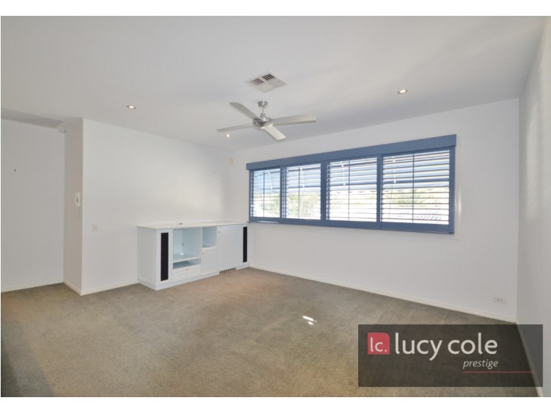 27 Mountbatten Avenue, Main Beach QLD 4217