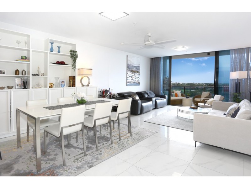 31307/5 ‘Waterpoint’ Harbour Side Court, Biggera Waters QLD 4216