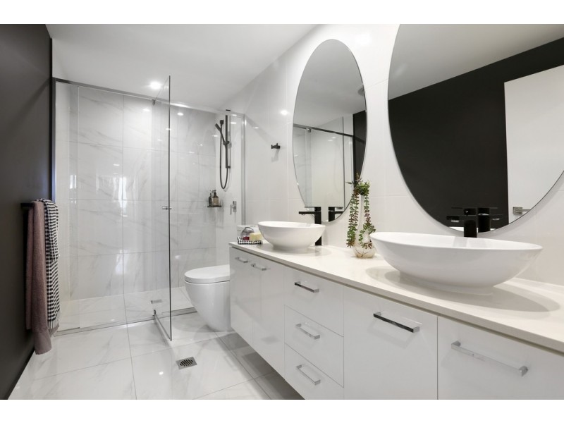 31307/5 ‘Waterpoint’ Harbour Side Court, Biggera Waters QLD 4216