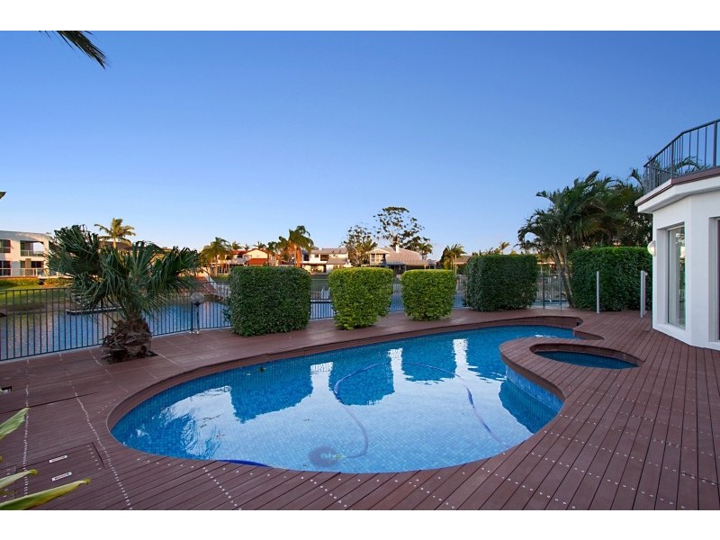 38 Cessnock Close, Mermaid Waters QLD 4218