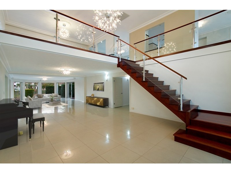 38 Cessnock Close, Mermaid Waters QLD 4218