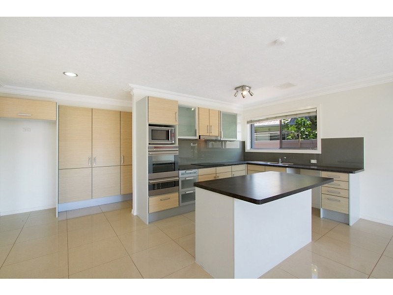 38 Cessnock Close, Mermaid Waters QLD 4218