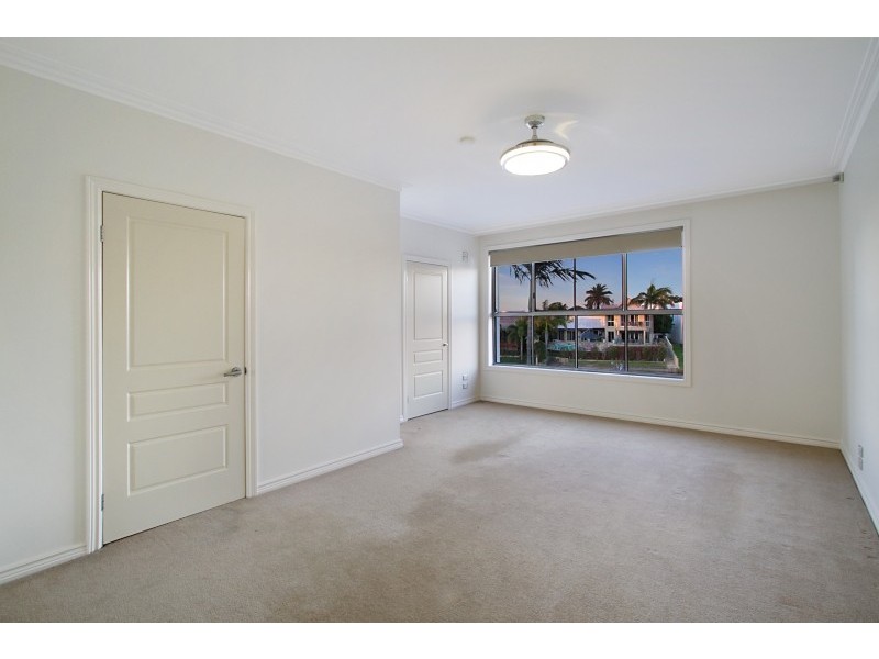 38 Cessnock Close, Mermaid Waters QLD 4218