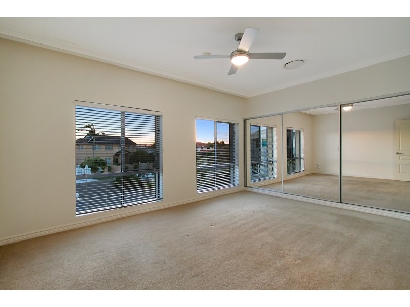 38 Cessnock Close, Mermaid Waters QLD 4218