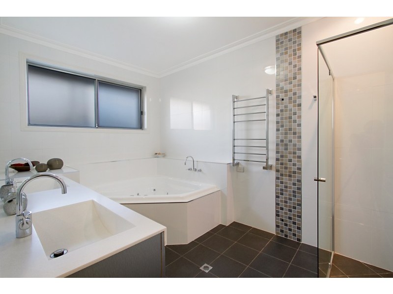 38 Cessnock Close, Mermaid Waters QLD 4218
