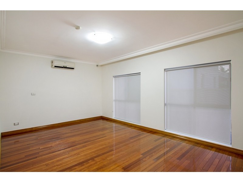 38 Cessnock Close, Mermaid Waters QLD 4218