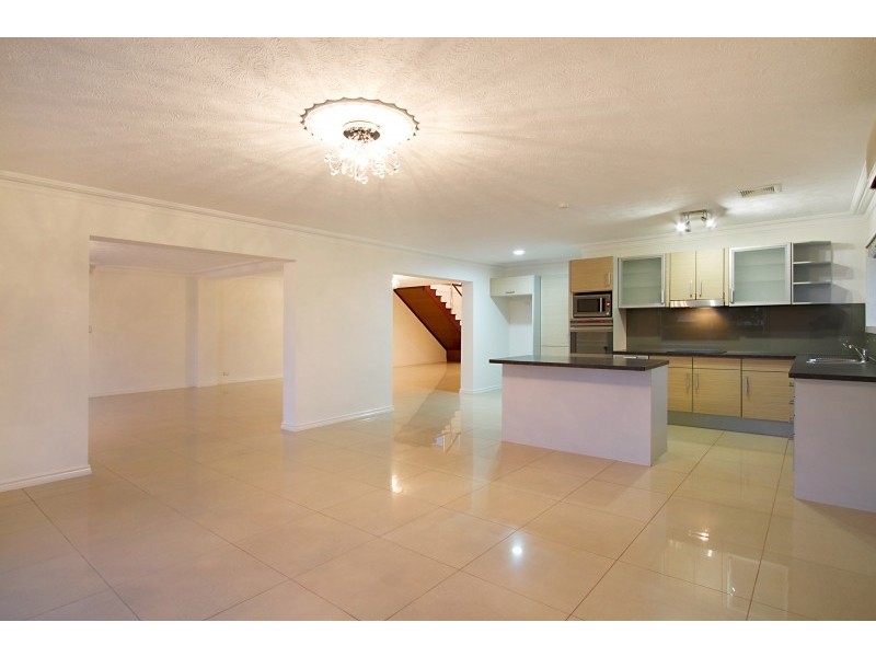 38 Cessnock Close, Mermaid Waters QLD 4218