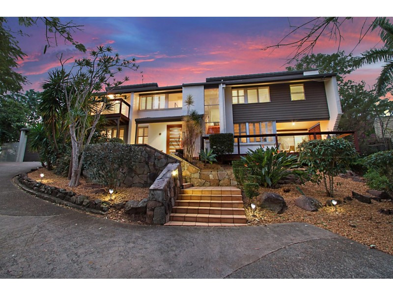 7 Bligh Court, Benowa QLD 4217