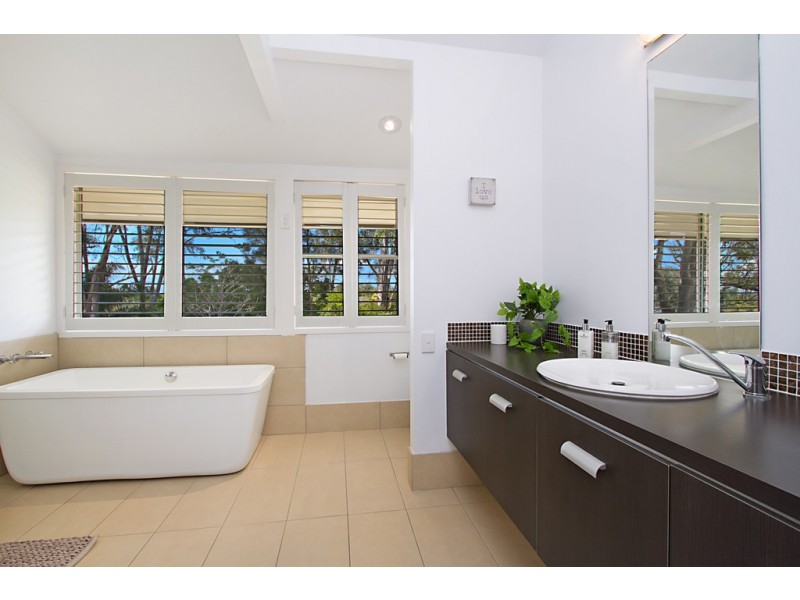 7 Bligh Court, Benowa QLD 4217