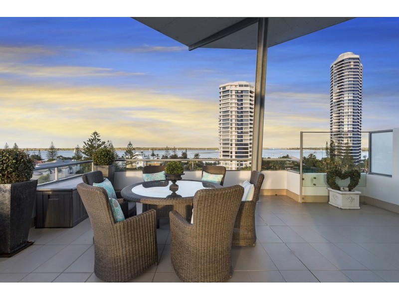 118 ‘Harmony’ 28 Bayview Street, Runaway Bay QLD 4216