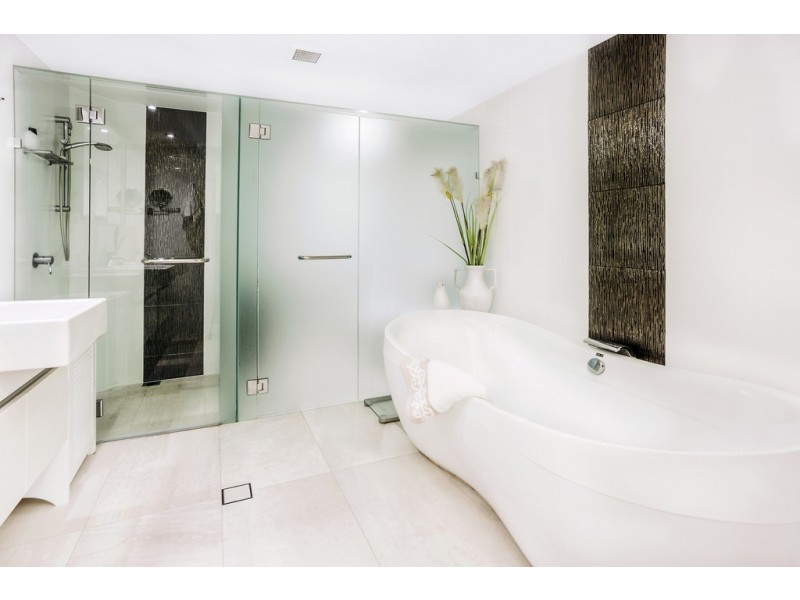 118 ‘Harmony’ 28 Bayview Street, Runaway Bay QLD 4216