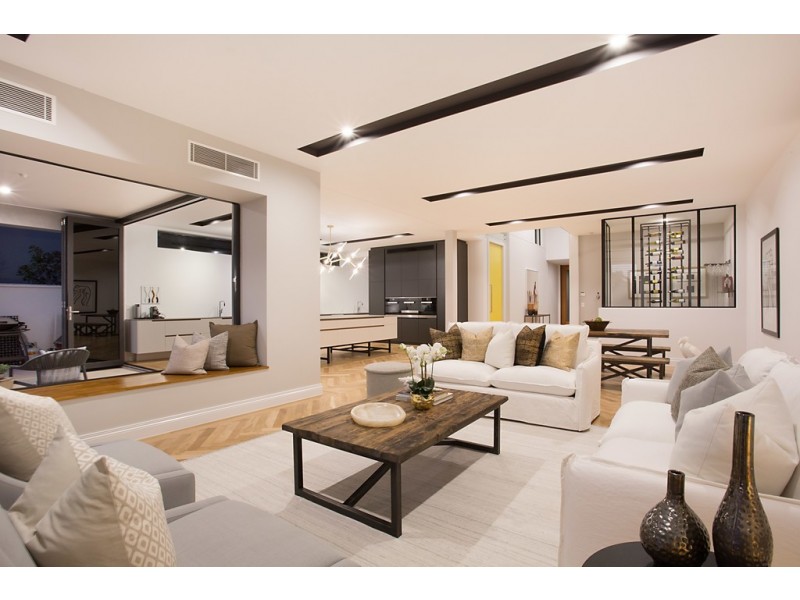 50 The Promenade, Isle Of Capri QLD 4217