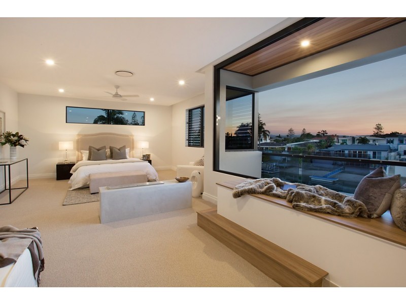 50 The Promenade, Isle Of Capri QLD 4217