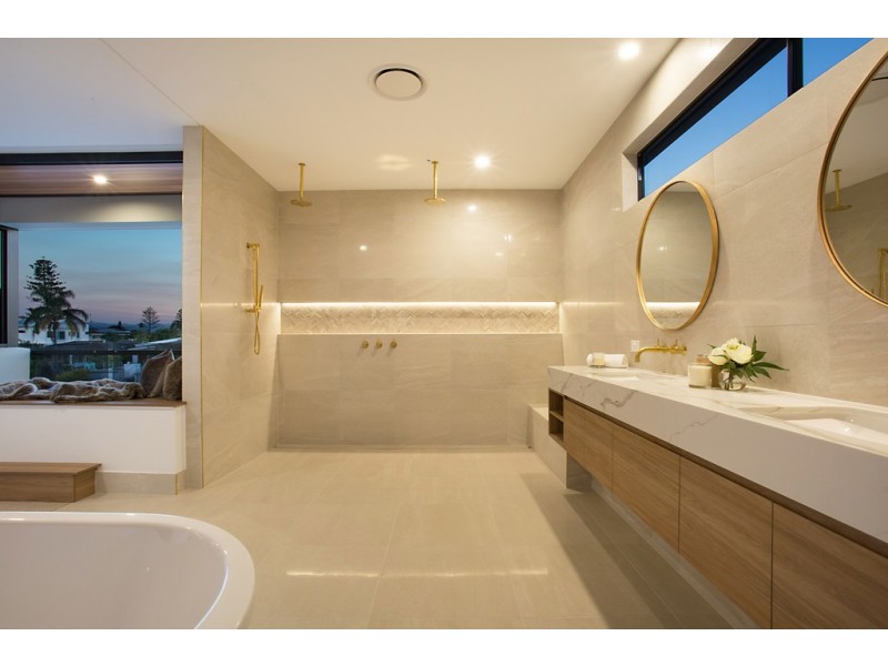 50 The Promenade, Isle Of Capri QLD 4217