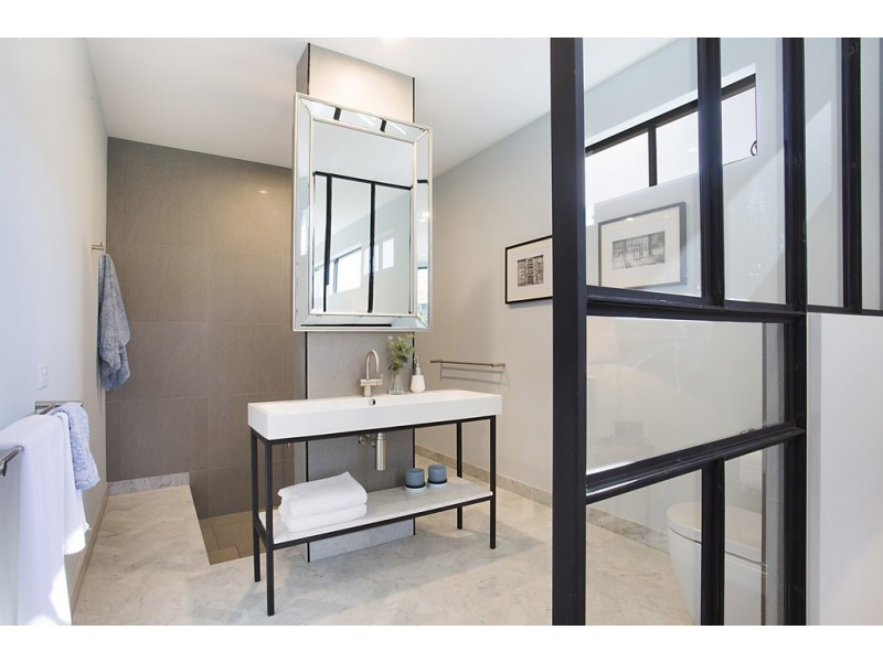 50 The Promenade, Isle Of Capri QLD 4217