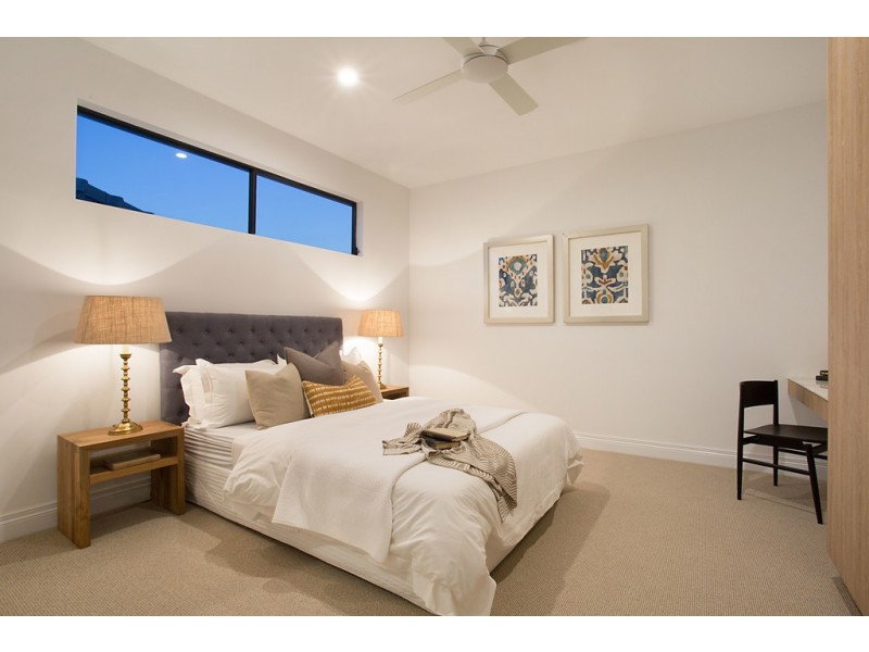 50 The Promenade, Isle Of Capri QLD 4217