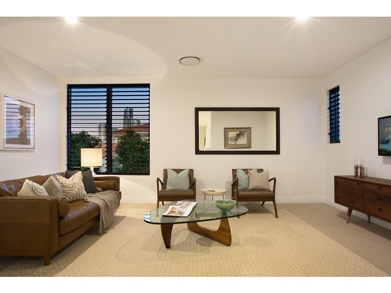 50 The Promenade, Isle Of Capri QLD 4217