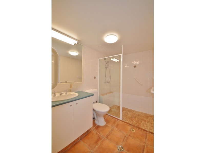 12E/10 Marine Pde, Southport QLD 4215