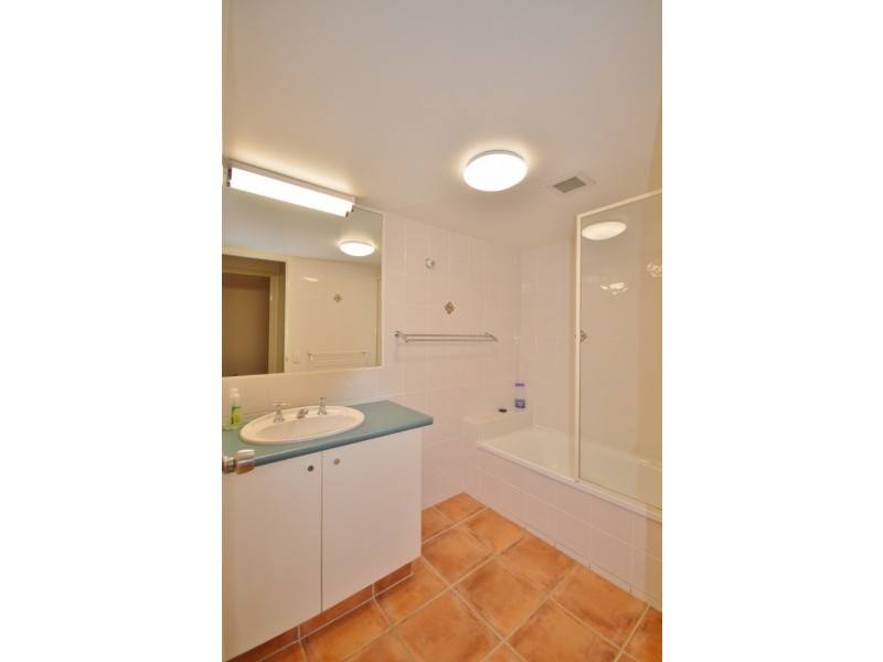 12E/10 Marine Pde, Southport QLD 4215