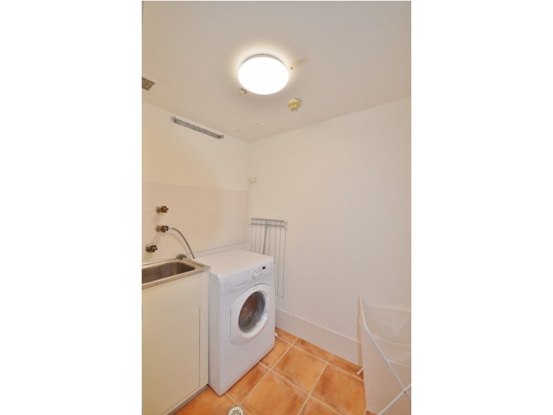 12E/10 Marine Pde, Southport QLD 4215