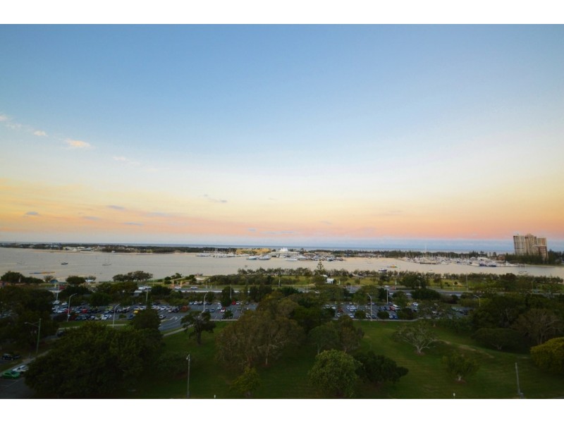 12E/10 Marine Pde, Southport QLD 4215