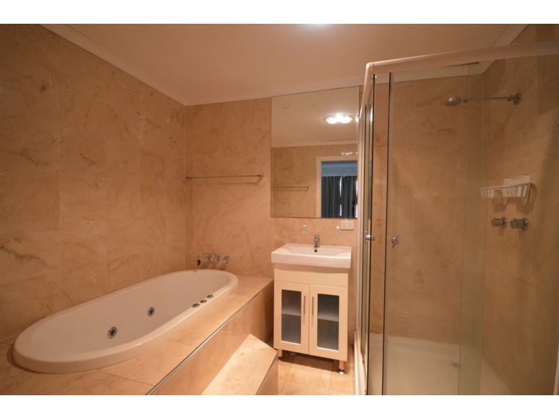 10 Ashmore Road, Bundall QLD 4217