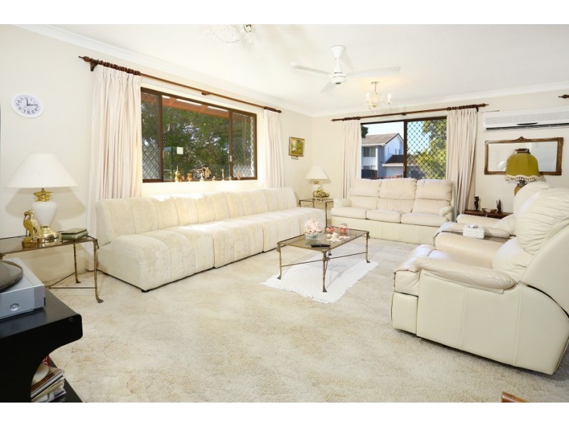 4 Alamau Street, Benowa QLD 4217