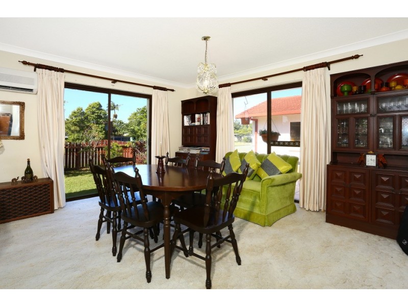 4 Alamau Street, Benowa QLD 4217