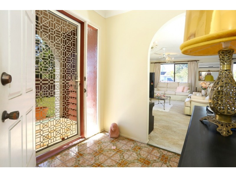 4 Alamau Street, Benowa QLD 4217