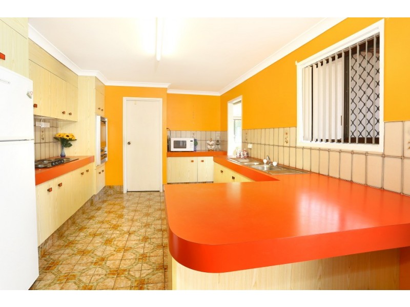 4 Alamau Street, Benowa QLD 4217