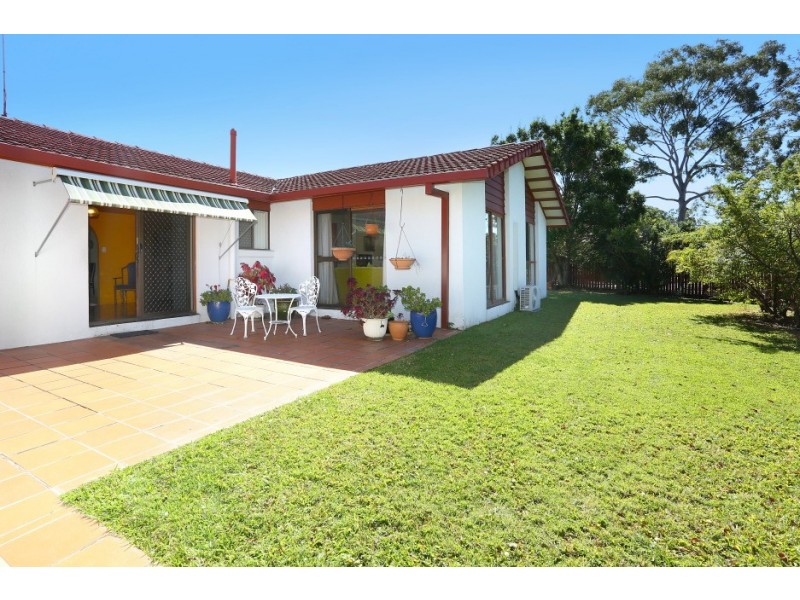 4 Alamau Street, Benowa QLD 4217