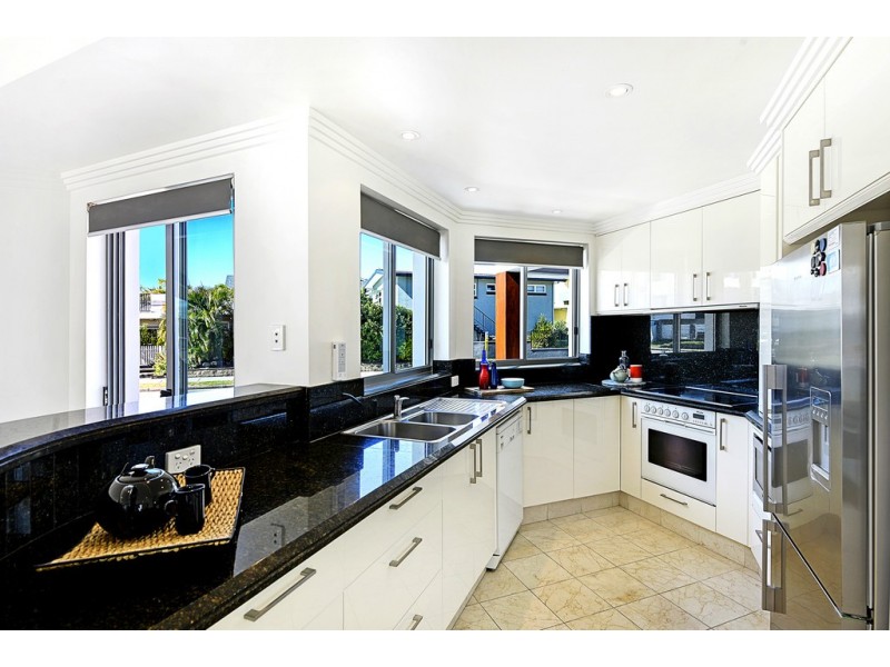 114 Albatross Avenue, Mermaid Beach QLD 4218