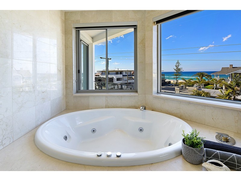 114 Albatross Avenue, Mermaid Beach QLD 4218