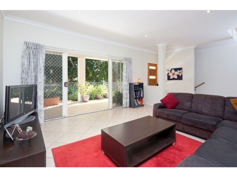 1/3 Joseph Street, Runaway Bay QLD 4216