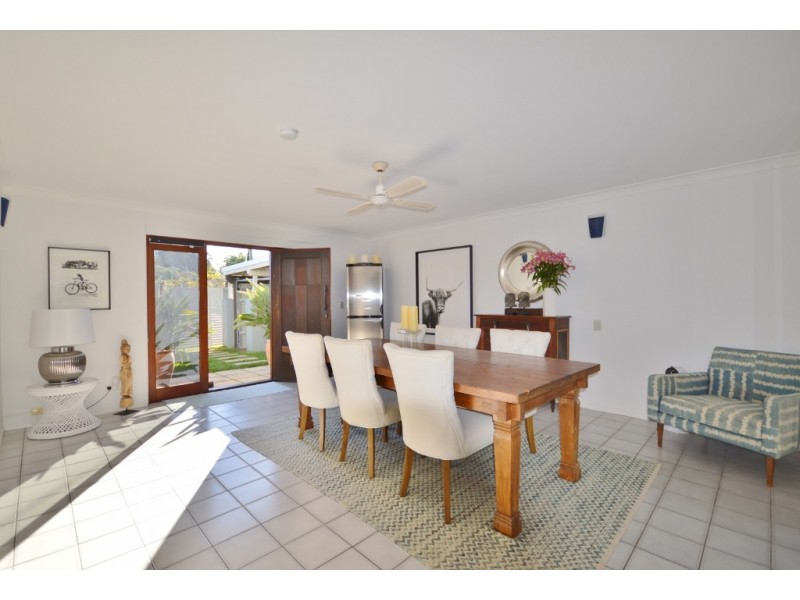 10 Yacht Street, Southport QLD 4215