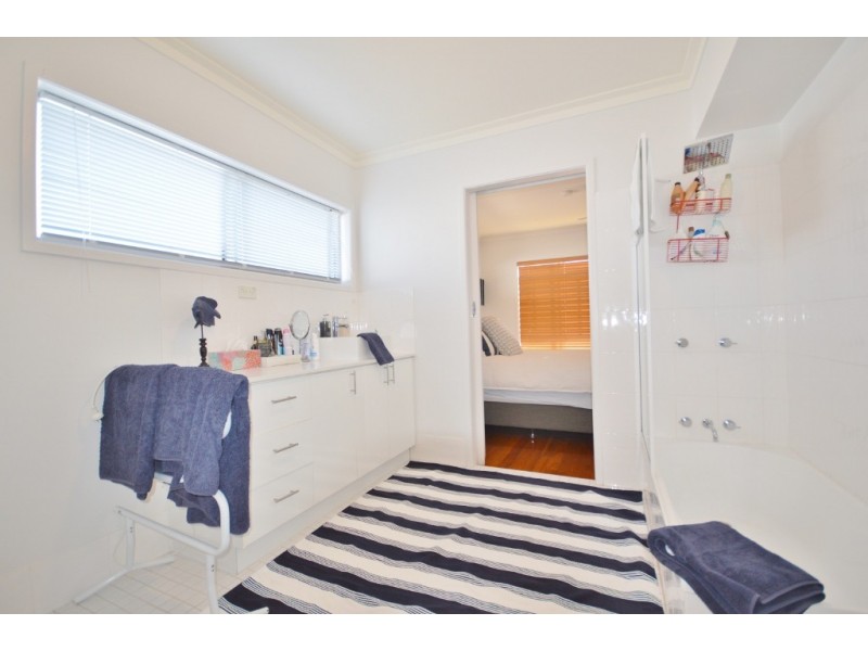 10 Yacht Street, Southport QLD 4215