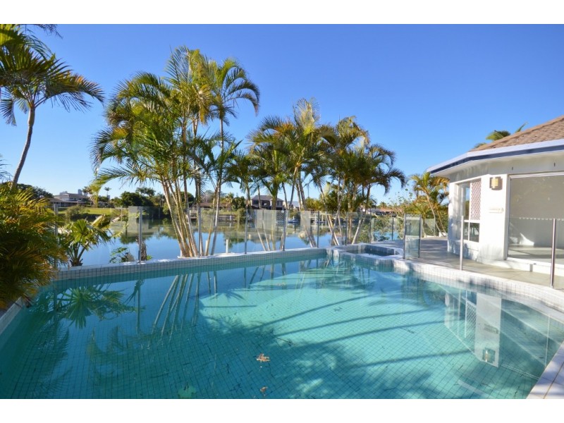 118 Edinburgh Road, Benowa Waters QLD 4217