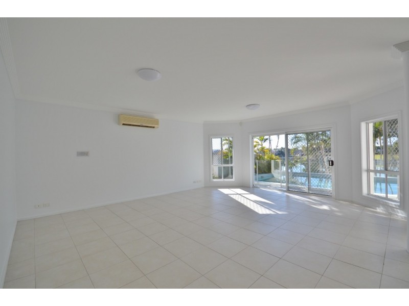 118 Edinburgh Road, Benowa Waters QLD 4217