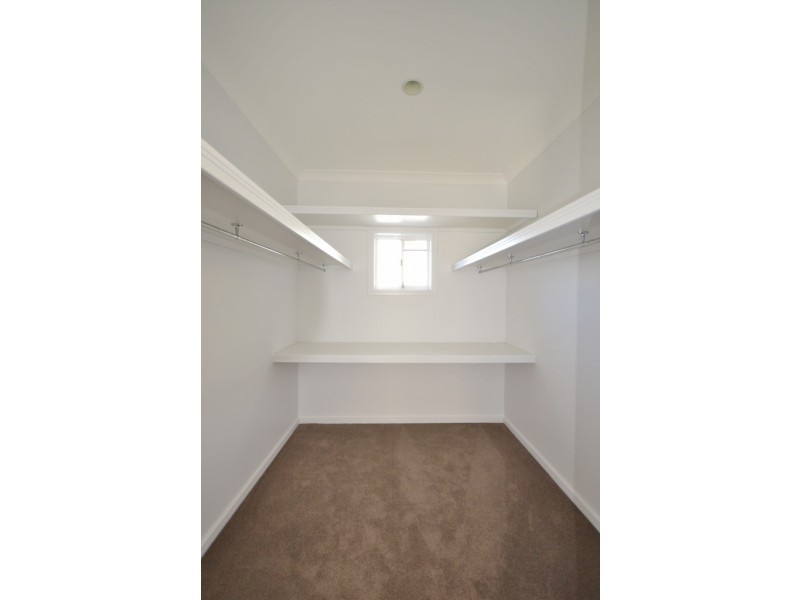 118 Edinburgh Road, Benowa Waters QLD 4217