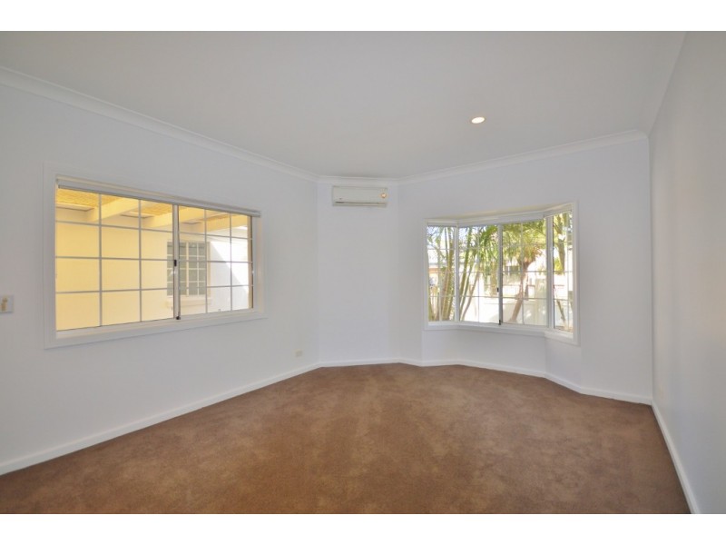 118 Edinburgh Road, Benowa Waters QLD 4217