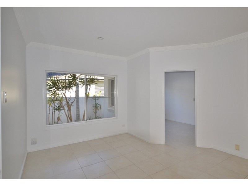 118 Edinburgh Road, Benowa Waters QLD 4217