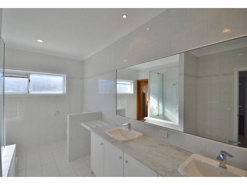 118 Edinburgh Road, Benowa Waters QLD 4217