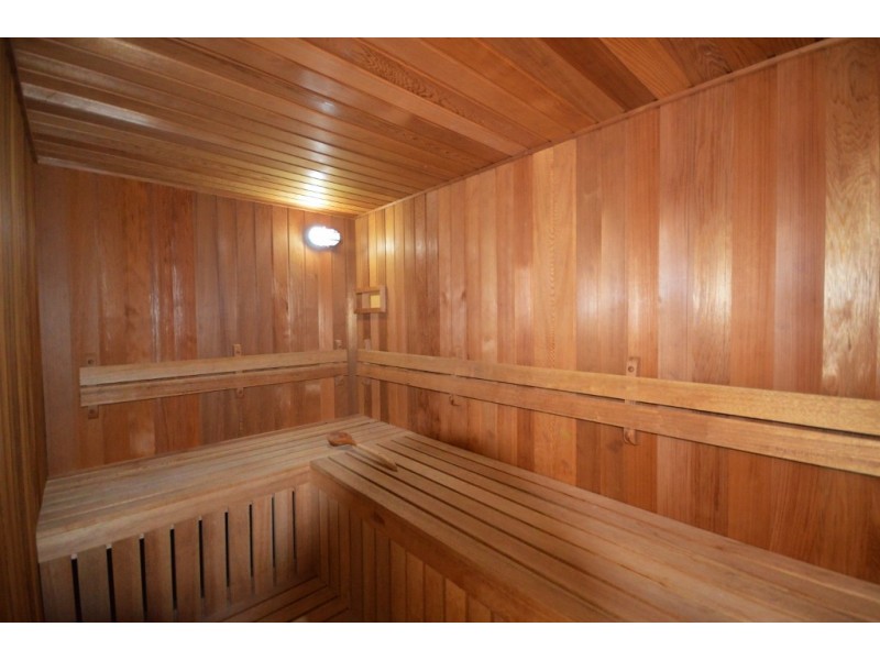 118 Edinburgh Road, Benowa Waters QLD 4217