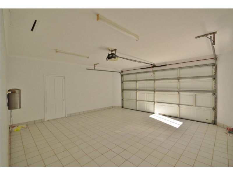 118 Edinburgh Road, Benowa Waters QLD 4217