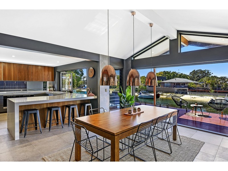 7 Cedar Place, Broadbeach Waters QLD 4218