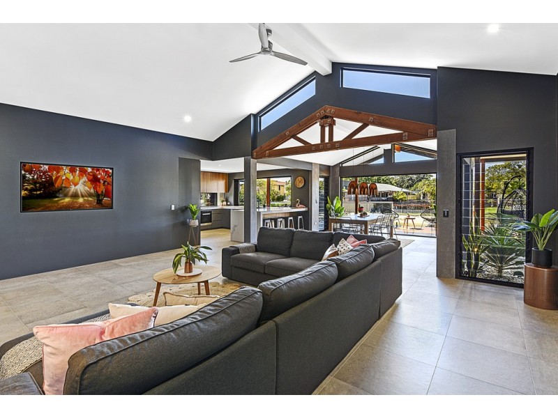 7 Cedar Place, Broadbeach Waters QLD 4218