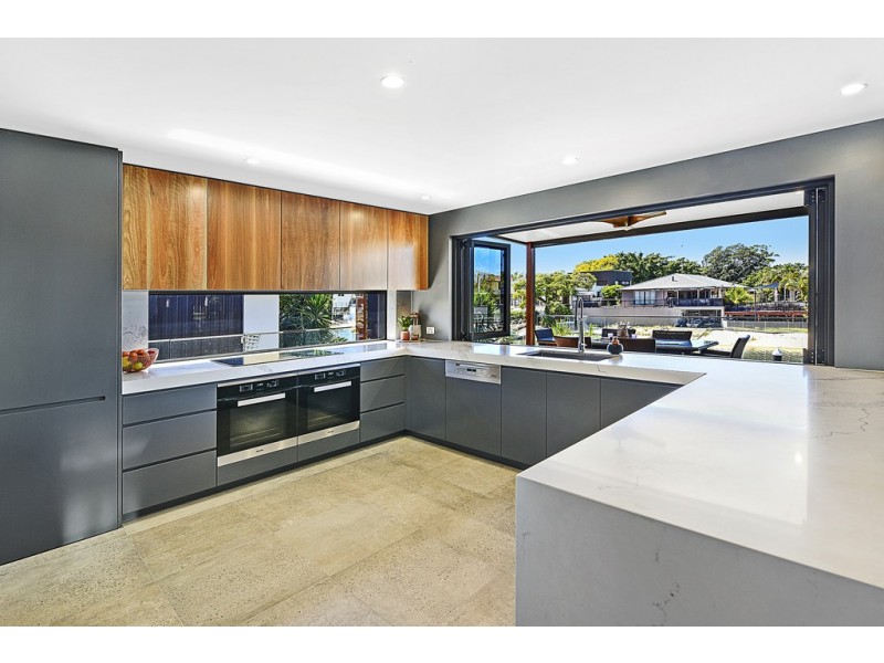 7 Cedar Place, Broadbeach Waters QLD 4218