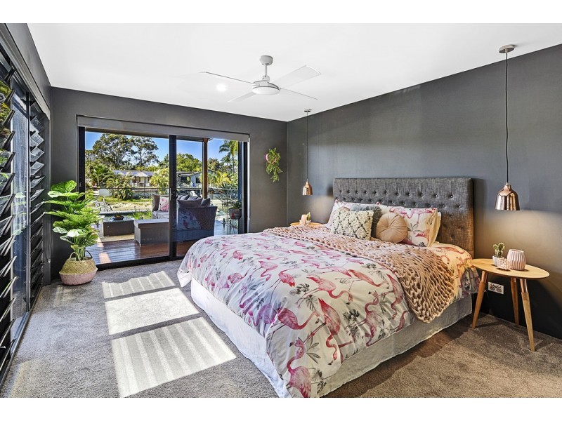 7 Cedar Place, Broadbeach Waters QLD 4218