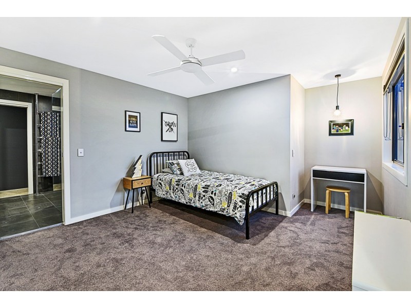 7 Cedar Place, Broadbeach Waters QLD 4218